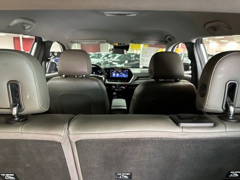 Used 2024 Chevrolet Trax ACTIV w/ Driver Confidence Package image 28