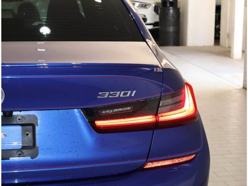 Used 2022 BMW 330i Sedan w/ M Sport Package RWD image 7