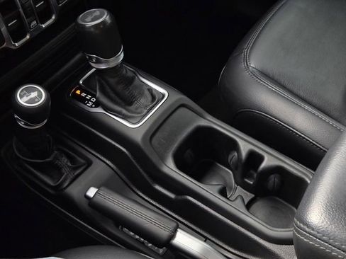 Used 2021 Jeep Wrangler Unlimited Sahara AWD/4WD image 26