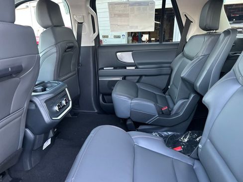 New 2025 Ford Expedition Active image 25