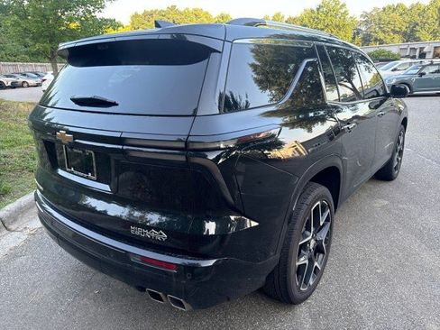 Used 2025 Chevrolet Traverse High Country FWD image 7