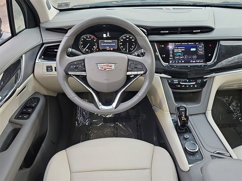 Used 2020 Cadillac XT6 Premium Luxury w/ LPO, Floor Liner Package image 10