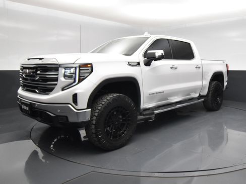 Used 2023 GMC Sierra 1500 SLT AWD/4WD image 2