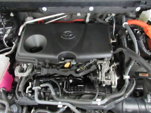 Used 2020 Toyota RAV4 Limited AWD/4WD image 4