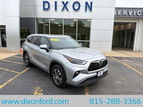 Used 2023 Toyota Highlander XLE AWD/4WD image 1