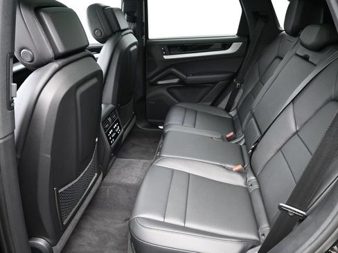 Certified 2025 Porsche Cayenne AWD/4WD image 7