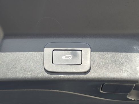 Certified 2025 Jaguar F-PACE R-Dynamic S AWD/4WD image 13