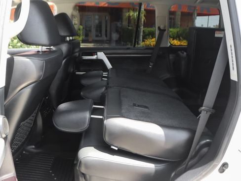 Used 2018 Toyota Land Cruiser AWD/4WD image 40