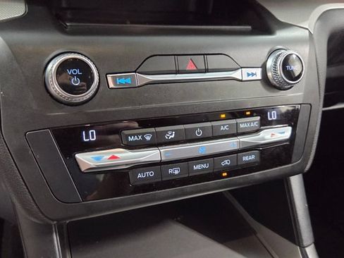 Used 2020 Ford Explorer XLT RWD image 23