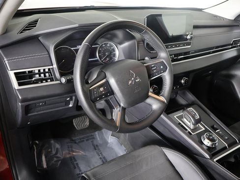 Used 2024 Mitsubishi Outlander SE image 28