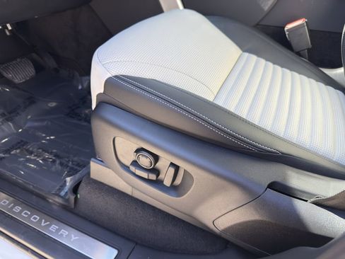 New 2026 Land Rover Discovery S image 14