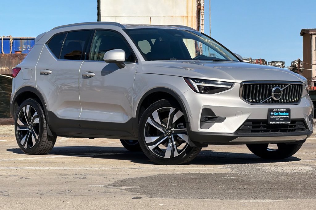 Certified 2023 Volvo XC40 B5 Ultimate w/ Protection Package Premier AWD/4WD image 1