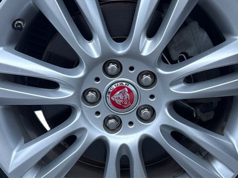 Used 2019 Jaguar XE Premium RWD image 46