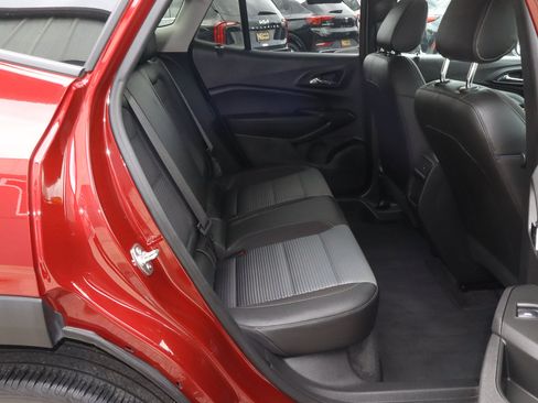 Used 2025 Chevrolet Trax LT w/ LT Convenience Package FWD image 20