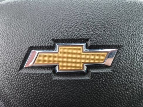 Used 2025 Chevrolet Trax LT w/ LT Convenience Package FWD image 35