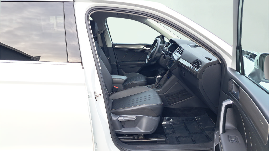 Used 2022 Volkswagen Tiguan SE AWD/4WD image 17