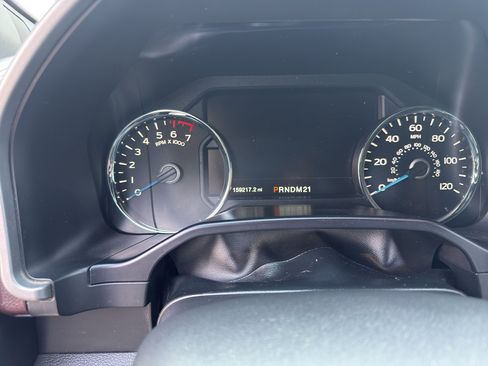 Used 2015 Ford F150 Platinum w/ Equipment Group 701A Luxury image 9