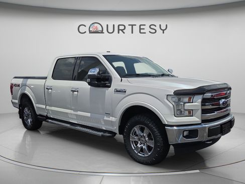 Used 2017 Ford F150 Lariat w/ Equipment Group 502A Luxury AWD/4WD image 3