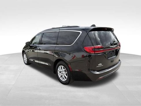 Used 2022 Chrysler Pacifica Touring-L FWD image 5