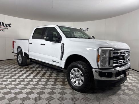 Used 2024 Ford F250 XLT w/ FX4 Off-Road Package image 3