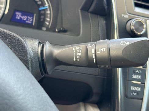 Used 2012 Toyota Camry LE FWD image 30