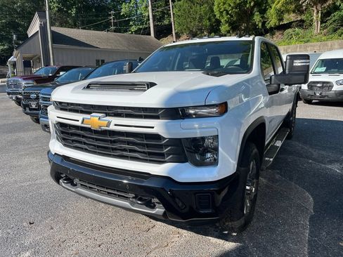 Used 2026 Chevrolet Silverado 2500 Custom w/ Custom Value Package AWD/4WD image 5