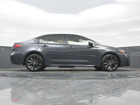Used 2025 Toyota Corolla SE w/ SE Premium Package image 33