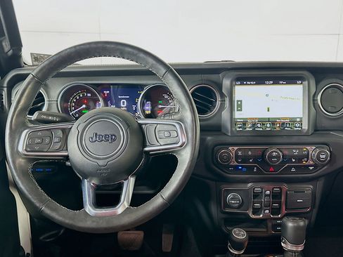 Used 2023 Jeep Wrangler Unlimited Sahara w/ Cold Weather Group AWD/4WD image 17