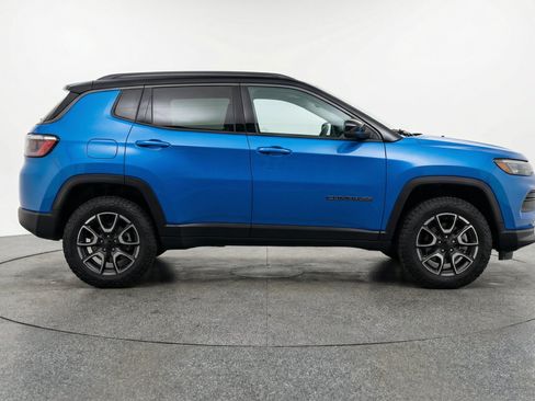 Used 2025 Jeep Compass Trailhawk AWD/4WD image 11