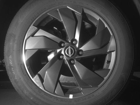 Used 2025 Nissan Rogue SV image 15