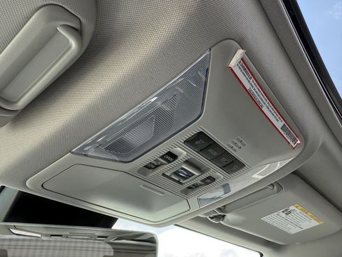 Used 2022 Toyota RAV4 XLE Premium image 31