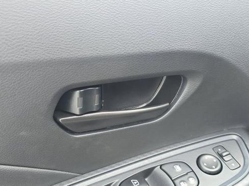 Used 2025 Nissan Versa S w/ Trunk Package FWD image 20