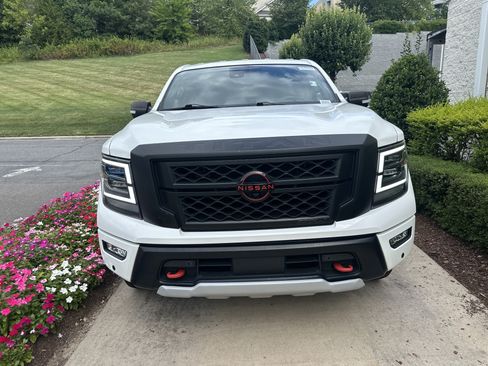 Used 2023 Nissan Titan PRO-4X w/ Pro-4x Convenience Package AWD/4WD image 3