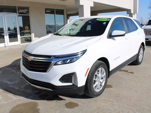 Used 2024 Chevrolet Equinox LT image 2