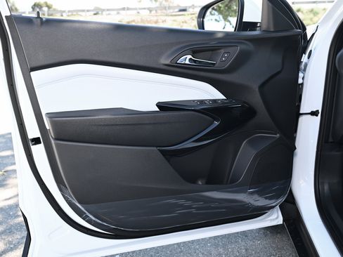 New 2026 Chevrolet Trax LT w/ LPO, Blackout Package image 16