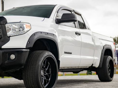 Used 2017 Toyota Tundra SR5 image 7