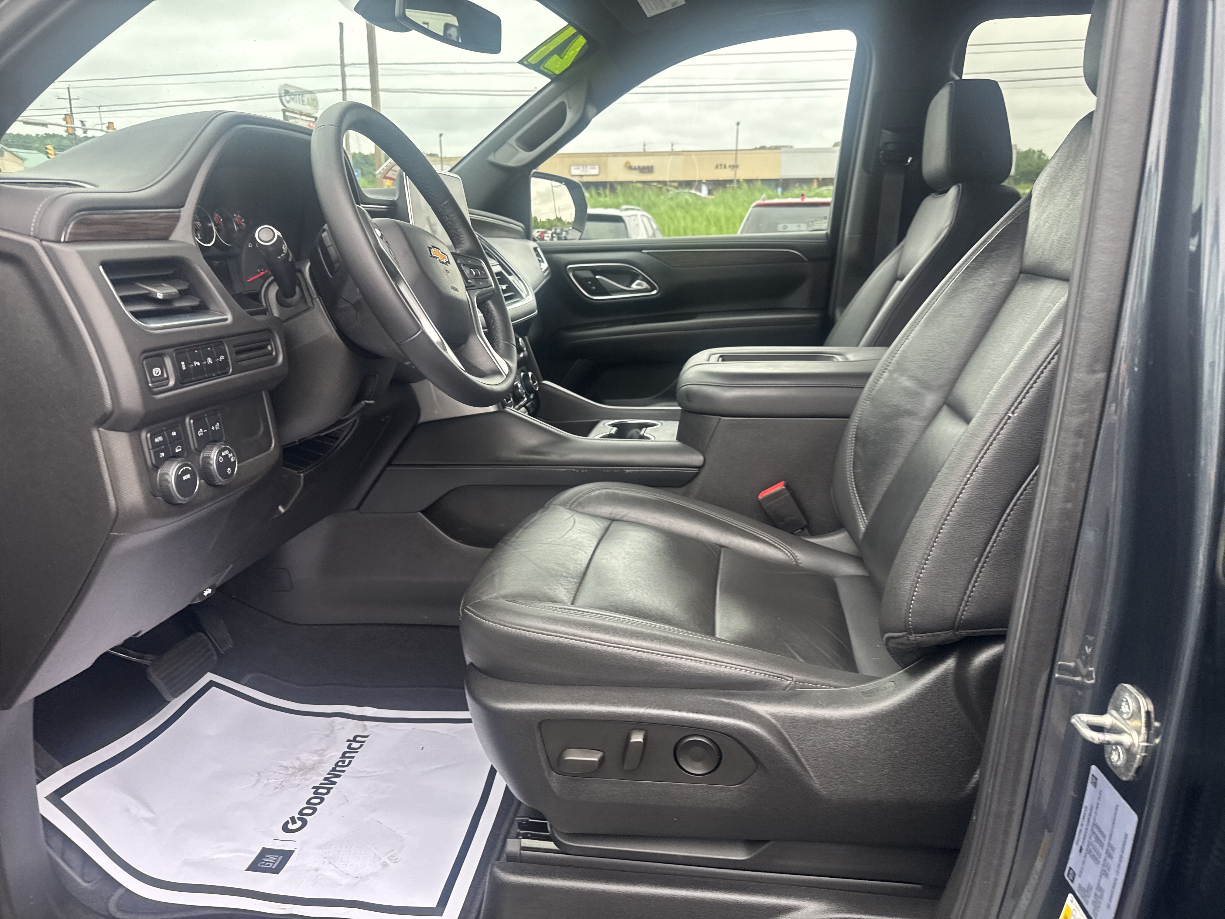 Used 2021 Chevrolet Suburban LT AWD/4WD image 12