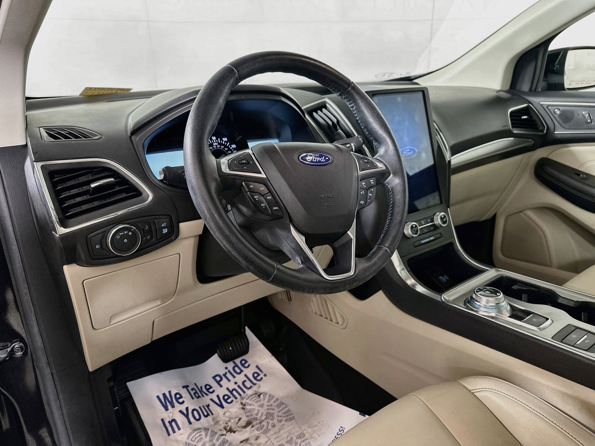 Used 2022 Ford Edge Titanium AWD/4WD image 9