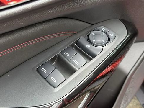 Used 2024 Chevrolet Trax RS w/ Sunroof Package FWD image 9