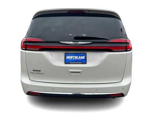 Used 2021 Chrysler Pacifica Touring-L image 14