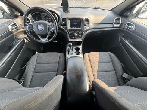 Used 2020 Jeep Grand Cherokee Laredo AWD/4WD image 10