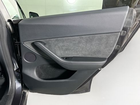 Used 2025 Tesla Model Y Long Range RWD image 29