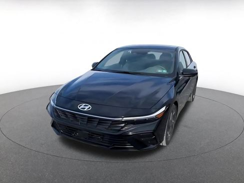 Used 2025 Hyundai Elantra SEL image 6