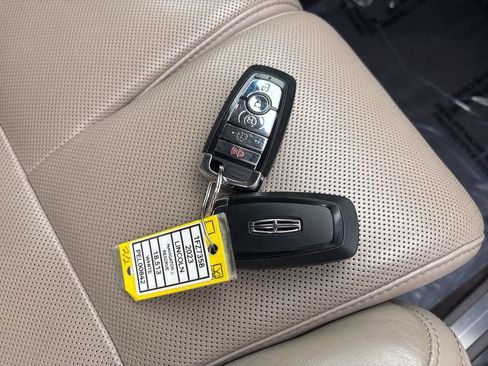 Used 2023 Lincoln Navigator L Reserve AWD/4WD image 42