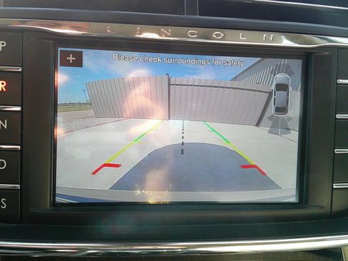 Used 2019 Lincoln Continental Select image 42