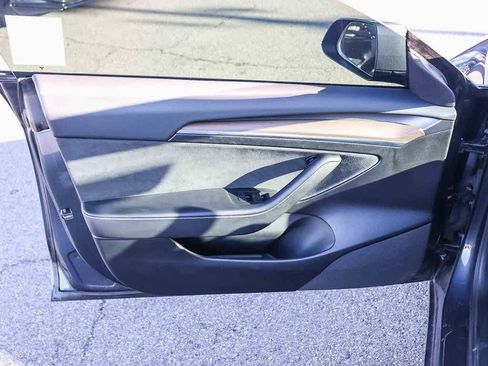 Used 2023 Tesla Model 3 Standard Range image 18