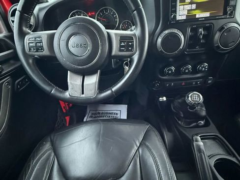 Used 2013 Jeep Wrangler Unlimited Sahara image 34