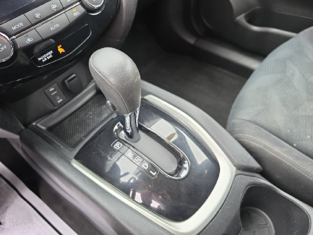Used 2016 Nissan Rogue SV AWD/4WD image 20