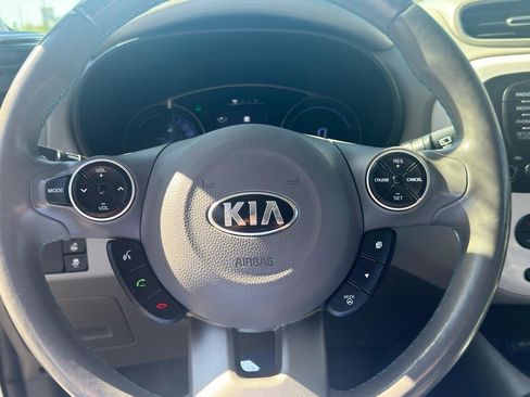 Used 2016 Kia Soul EV FWD image 20