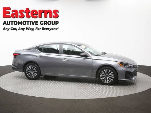 Used 2024 Nissan Altima 2.5 SV FWD image 46